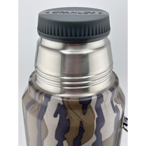 STANLEY Heritage Stainless Steel 1.1 QT Classic Bottle - BOTTOMLAND CAMOUFLAGE - Picture 5 of 7